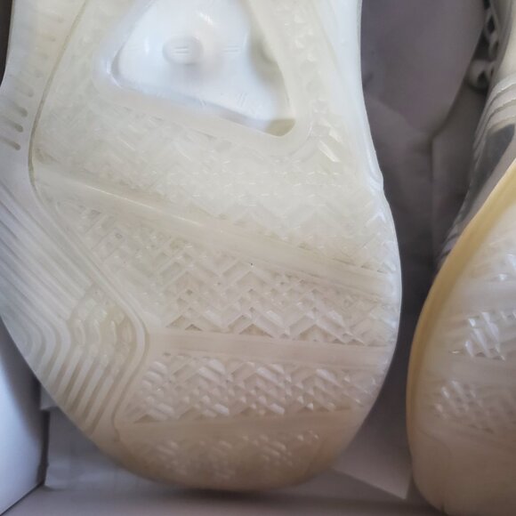 Men's size 7 / Women's 8 LeBron x John Elliot Nike Icon IQs White Ghost Sneakers - Picture 7 of 11